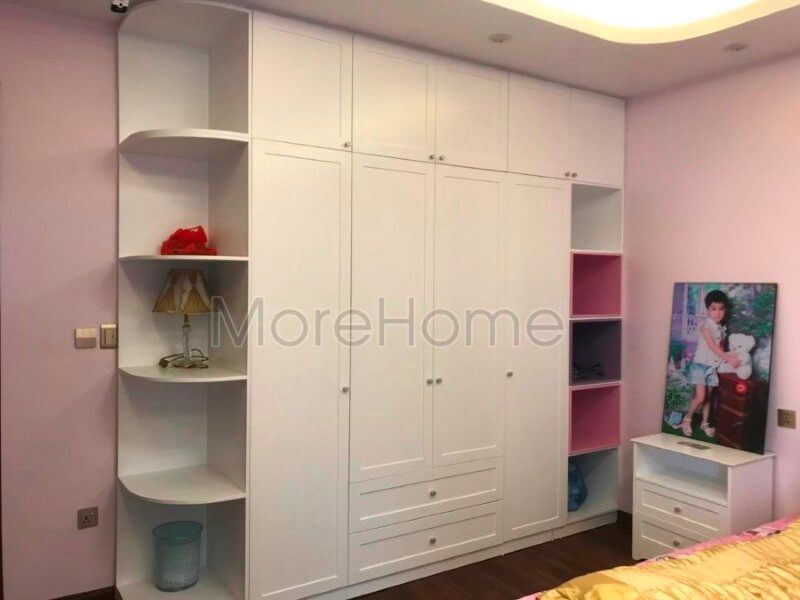 Mẫu tủ quần áo gỗ công nghiệp hiện đại màu trắng được Morehome thi công tại nhà lô phố hải phòng